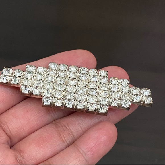 Unsigned Silver-tone Clear Rhinestones Crystals Pave Shield Brooch - Picture 7 of 10